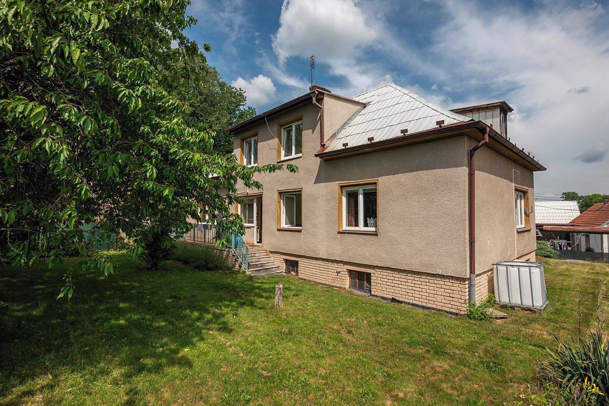 Prodej rodinného domu 250 m², pozemek 999 m²